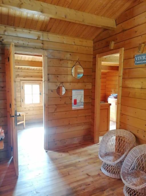 Chalet En Pleine Nature Au Bord D'Un Etang Lanvallay المظهر الخارجي الصورة