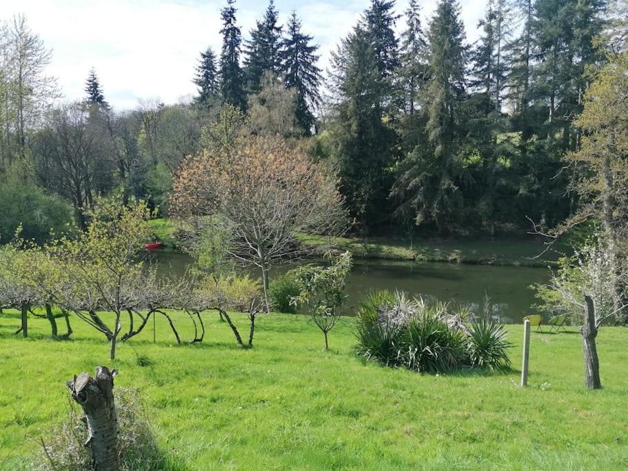 Chalet En Pleine Nature Au Bord D'Un Etang Lanvallay المظهر الخارجي الصورة