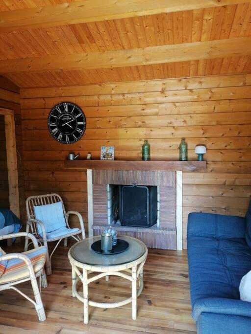 Chalet En Pleine Nature Au Bord D'Un Etang Lanvallay المظهر الخارجي الصورة